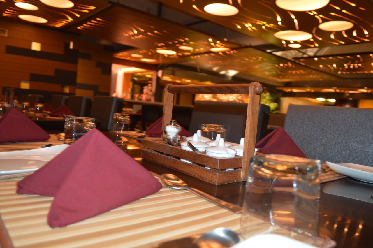 7 Wonders Hotel Gandhinagar Ngoại thất bức ảnh